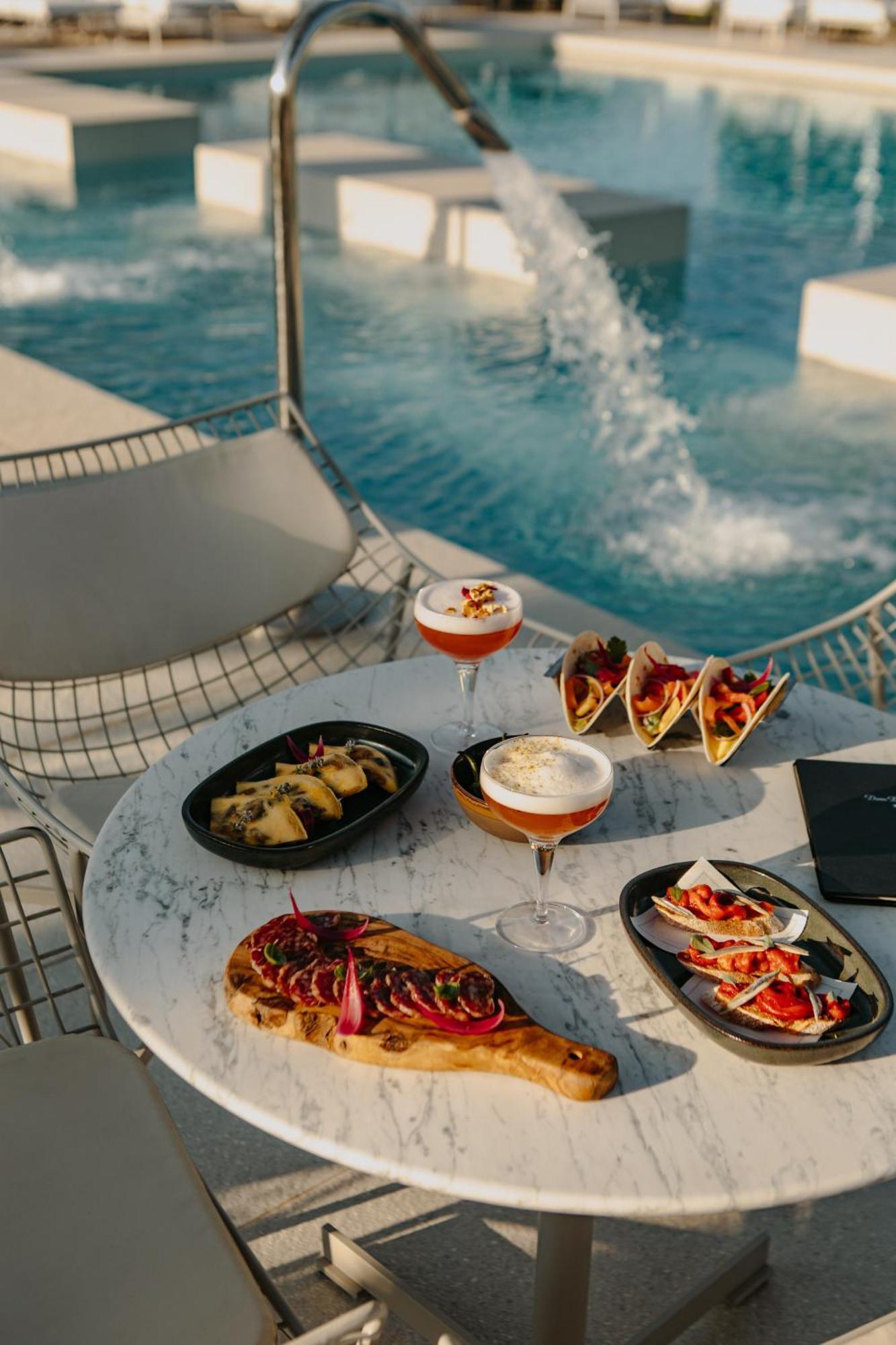 Sezz Saint-Tropez Hotel Bagian luar foto